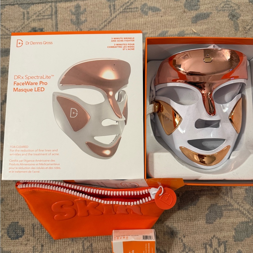 LED Facial Mask – White and Rose Gold Skincare Device - Picture 4 of 5